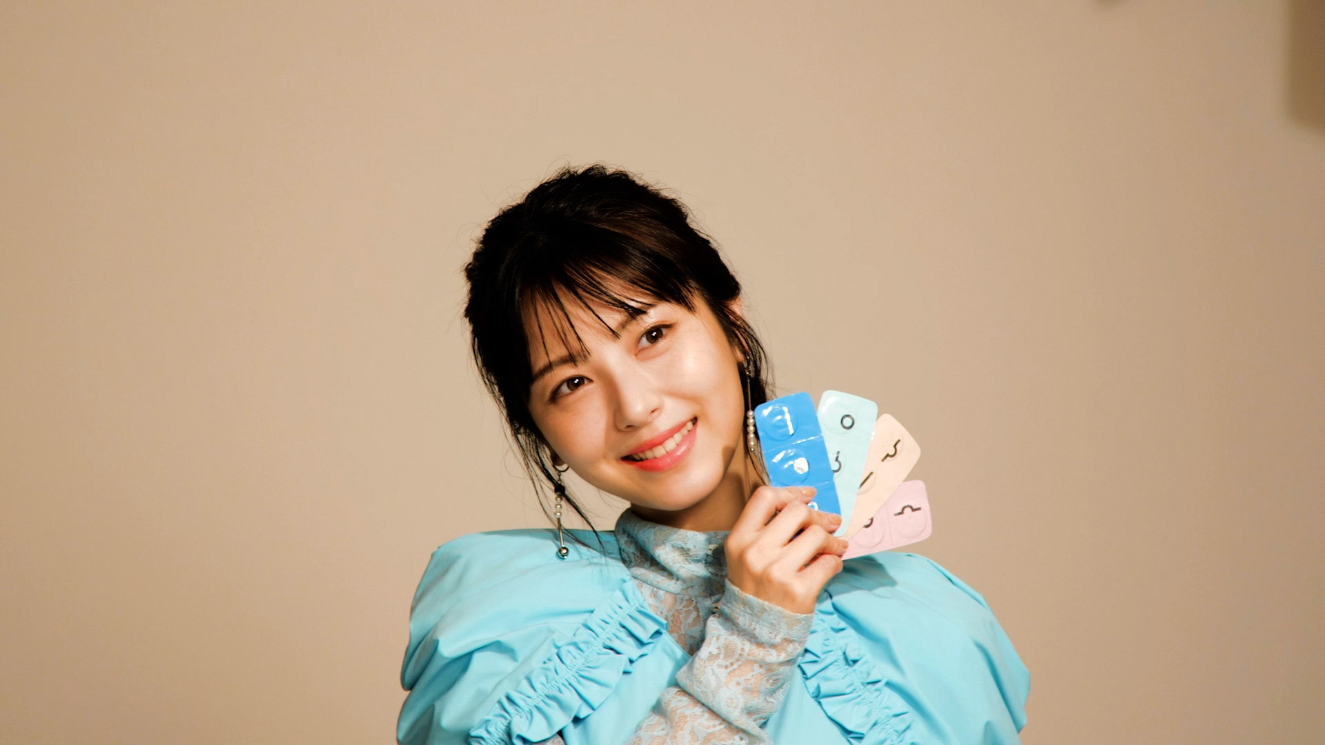 真似してくれたら嬉しいな」浜辺美波がハンドダンスを披露！ Magic新CM