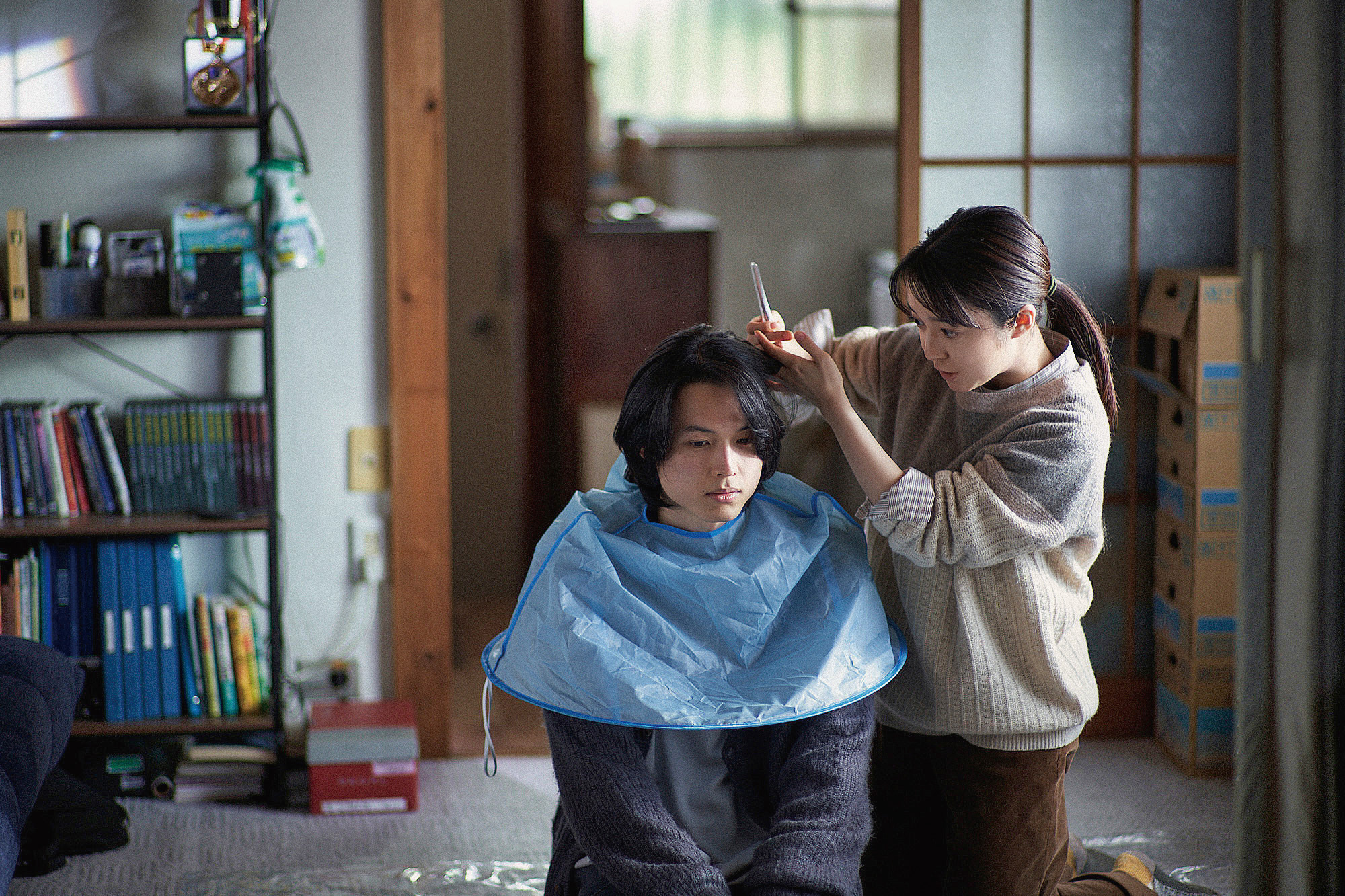 松村北斗 × 上白石萌音w主演・映画『夜明けのすべて』 恋人や友達でもない特別な関係性を築いていく… 新場面写真3枚公開！！ Trend