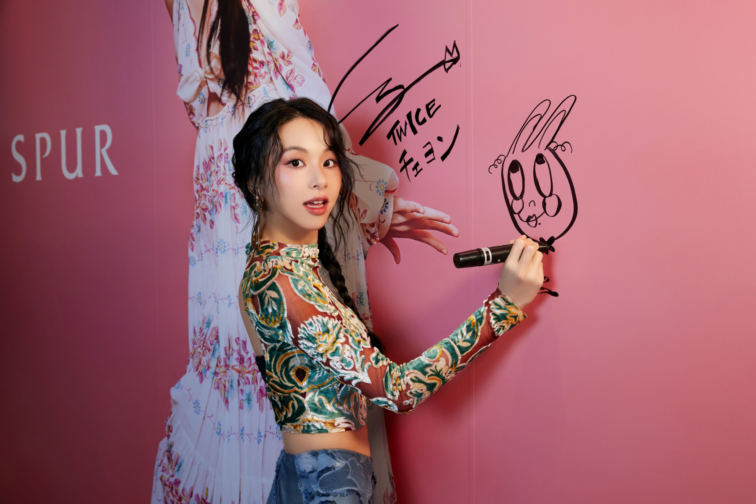 TWICE チェヨンの魅力にあふれる “ETRO x CHAEYOUNG PHOTO