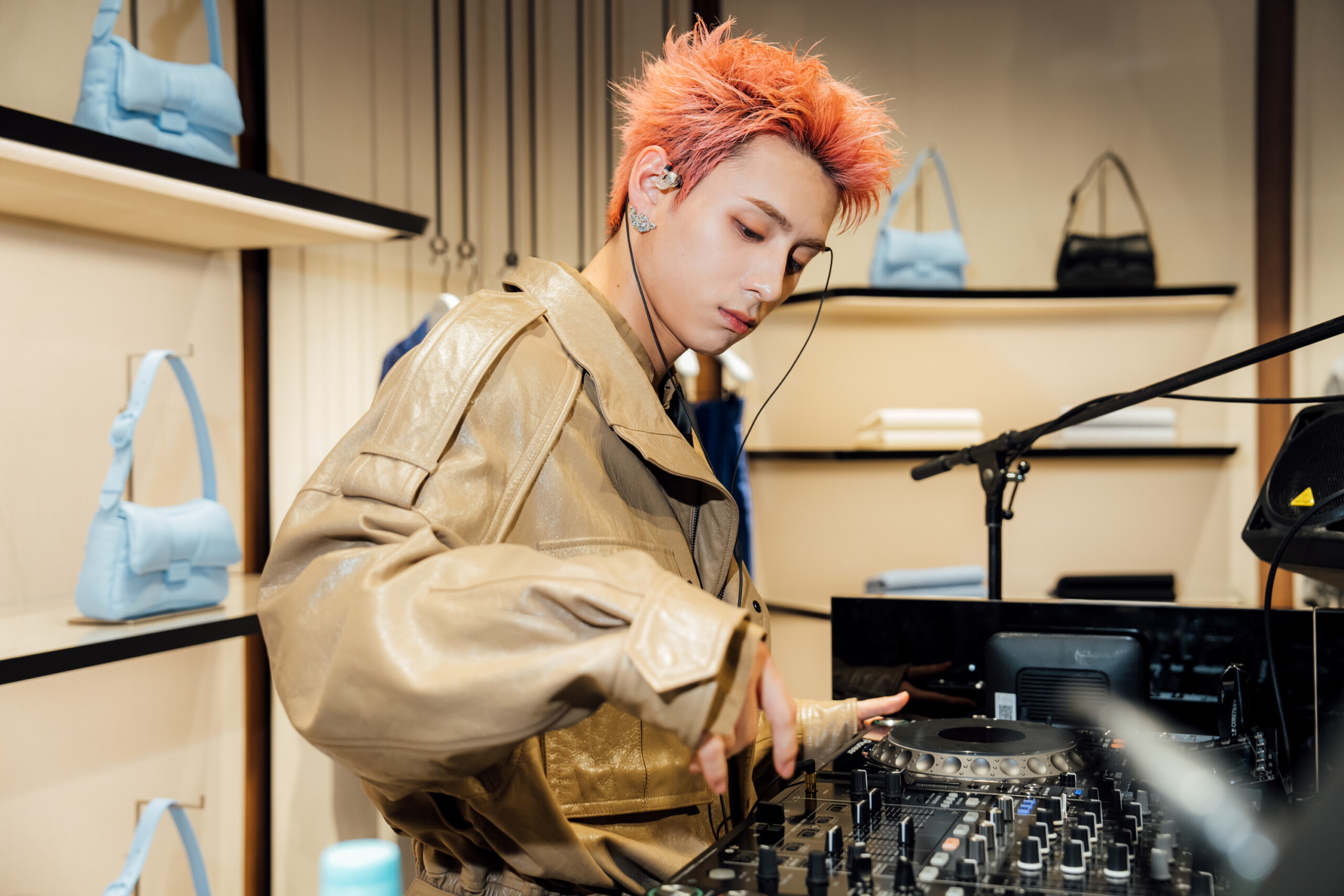 魅了 非売品】INI西洸人DJ パーカーレセプション トップス