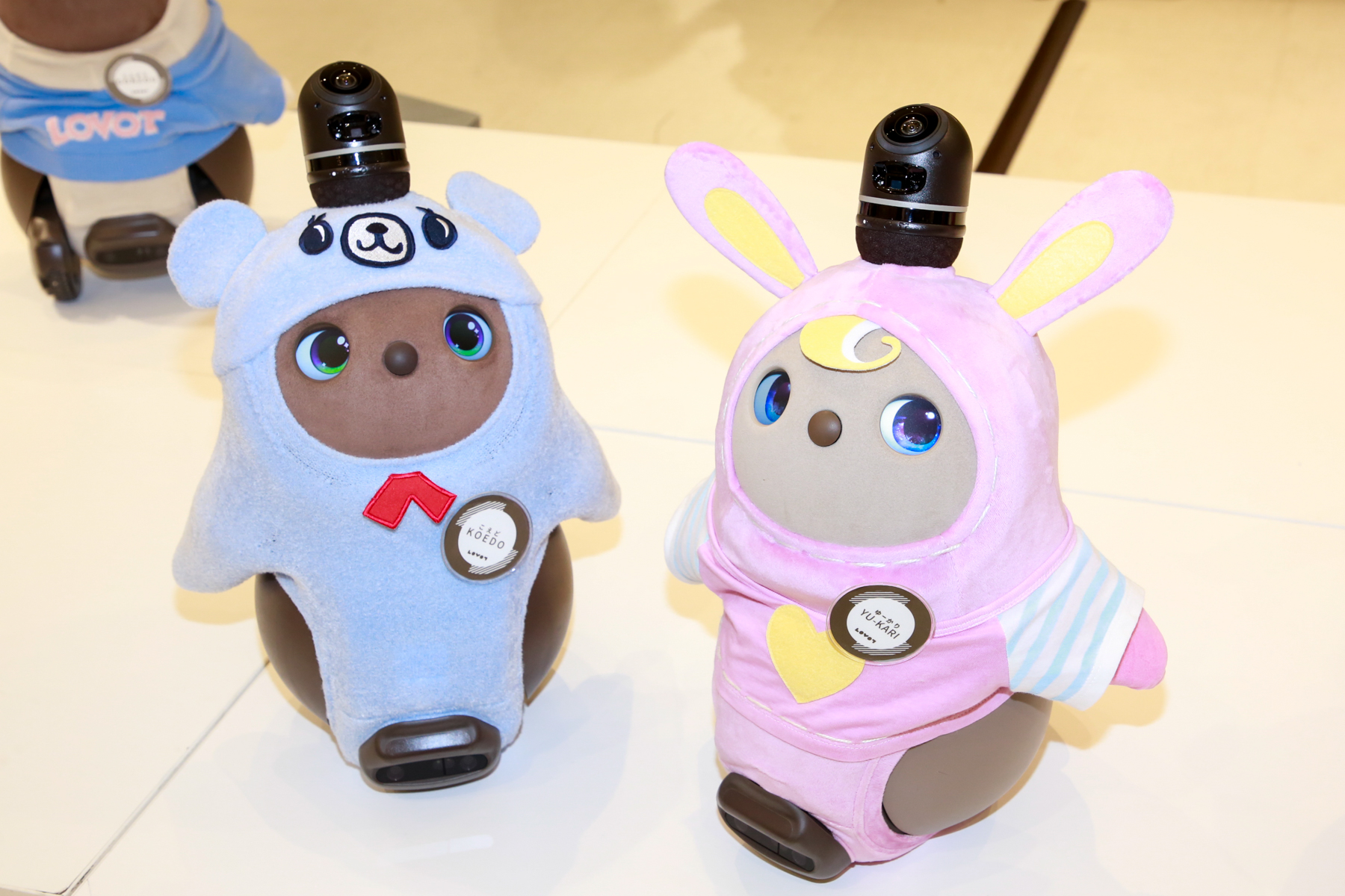 家族のようなロボット「LOVOT」と子ども服のナルミヤ・インターナショナルがコラボ！新宿髙島屋でPOPUPストア開催 – TREND NEWS  CASTER