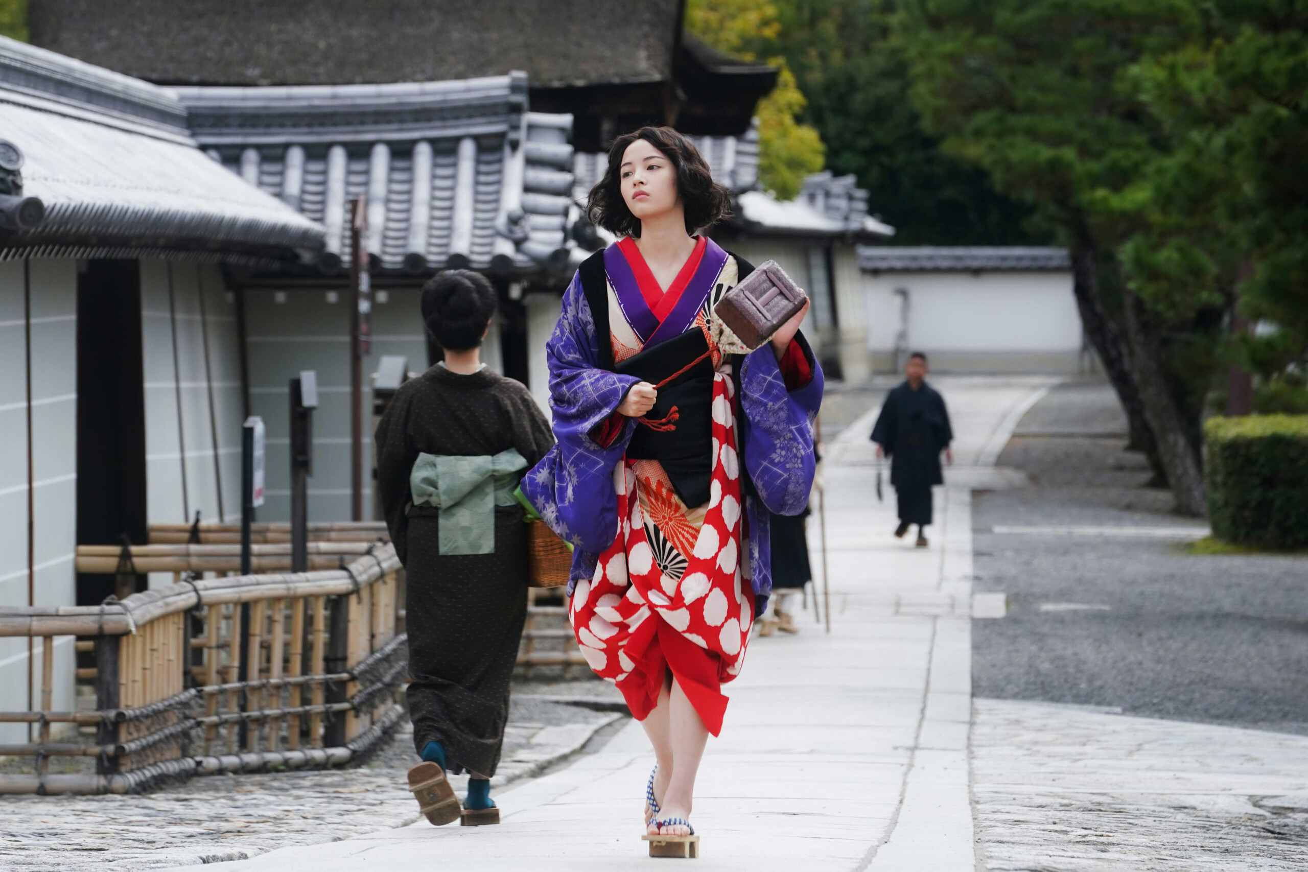 広瀬すず主演・映画『ゆきてかへらぬ』 無邪気＆妖艶な七変化！ 新場面