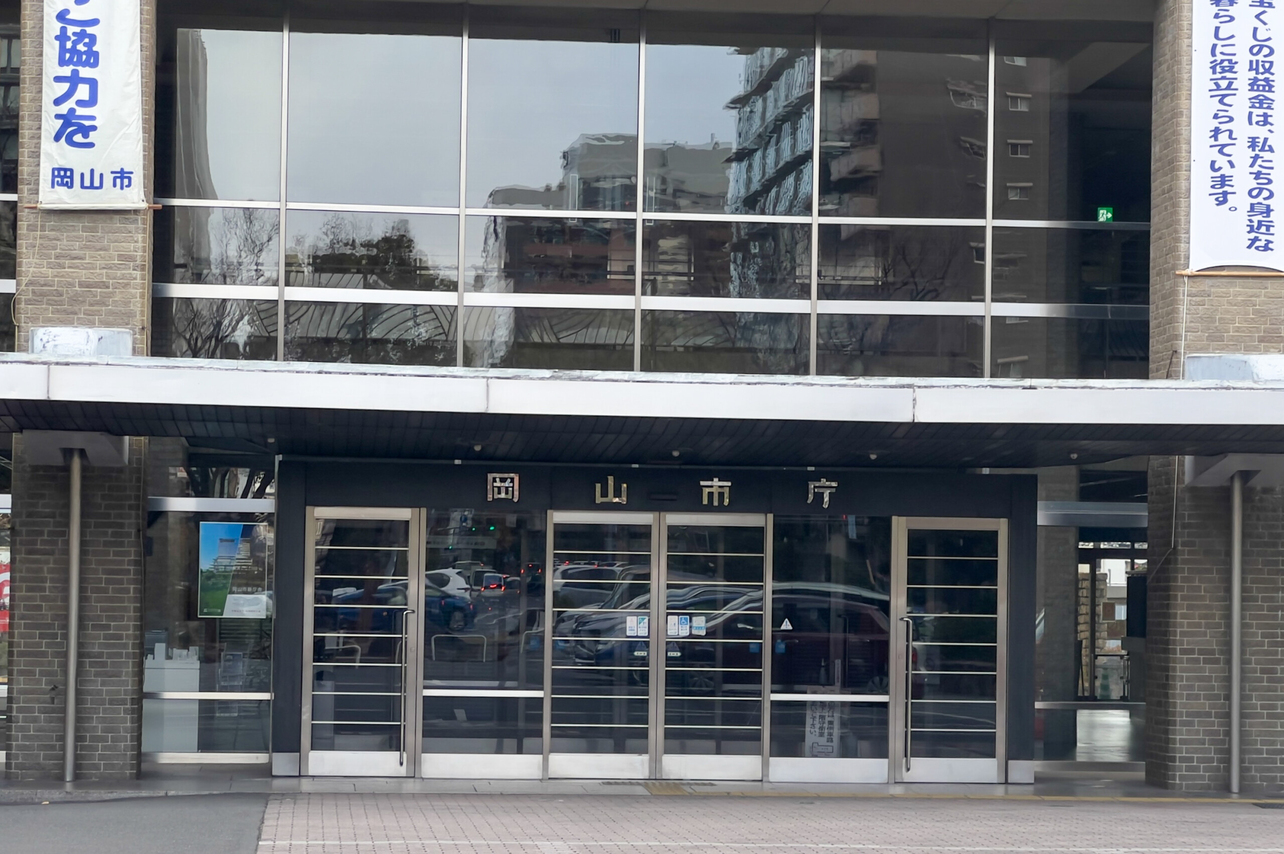 トイレ盗撮　市役所 高校の女子トイレに『不法侵入』 市職員(42)現行犯逮捕＆停職6か月 職員は「性的な興味や関心を持って…」 – TREND NEWS CASTER