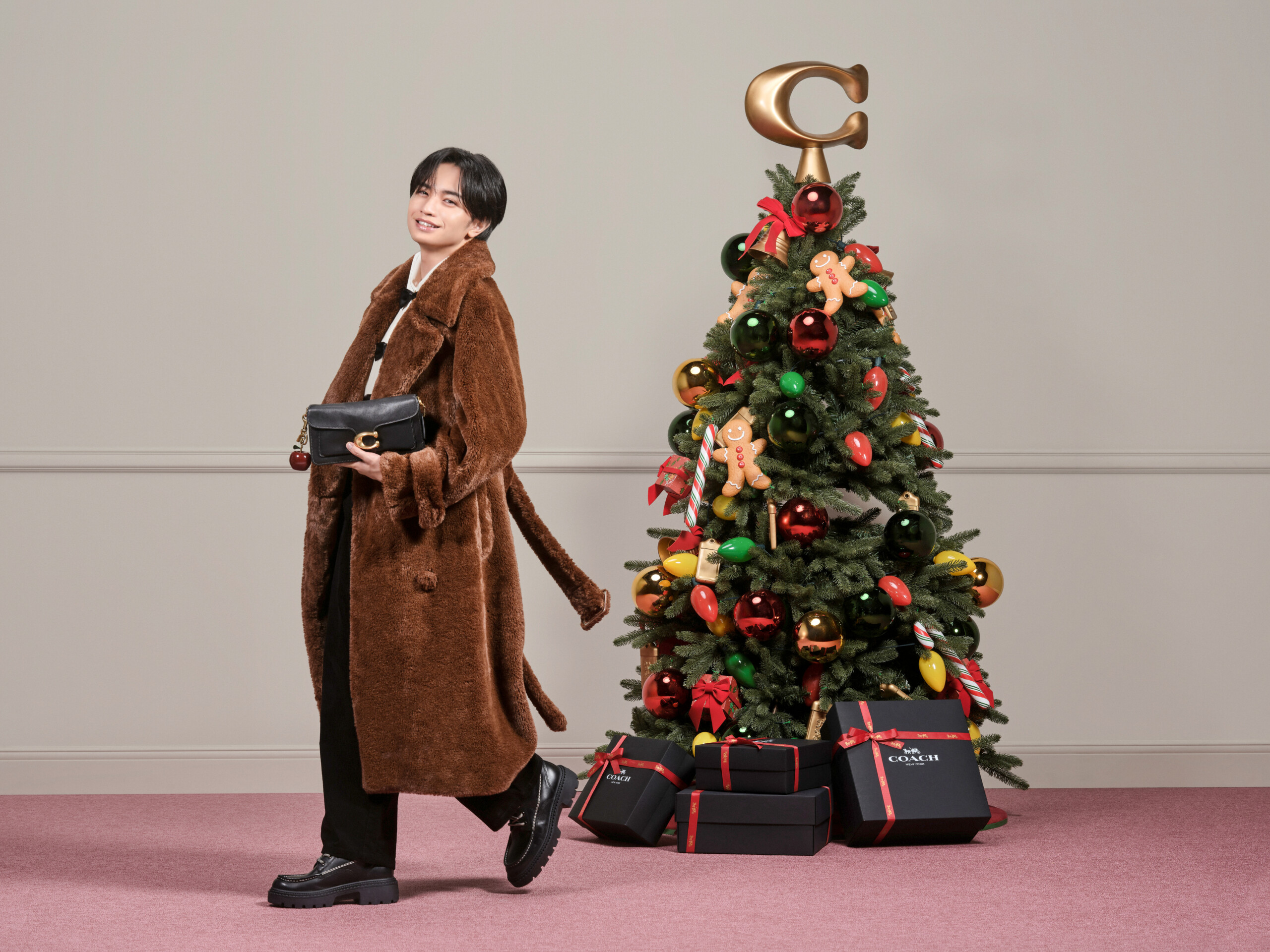 COACH 限定ノベルティ クリスマスオーナメント・中島健人カード＋おまけ付き 中島健人登場！ 『コーチ』ホリデー 「ショートムービー＆スチール