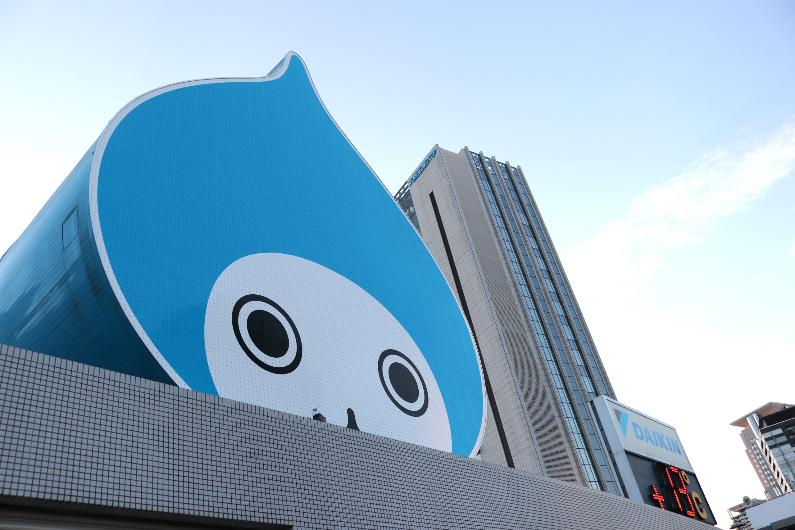 大阪・梅田の人気看板「大ぴちょんくん」内部初公開！ 表情を